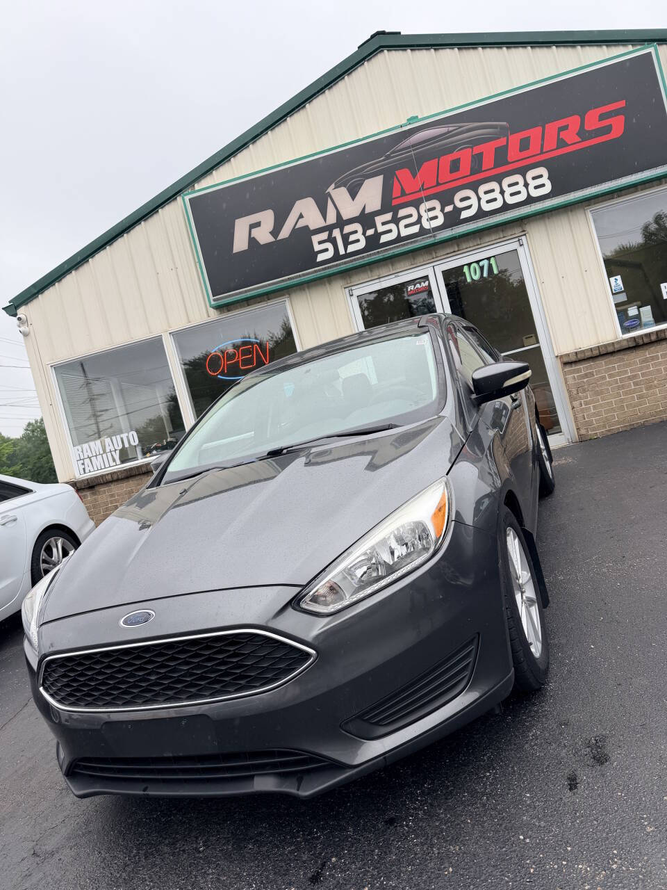 Dk. Gray 2017 Ford Focus SE SE 4dr Sedan 1