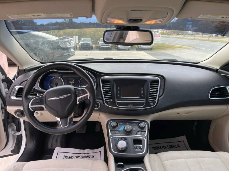 2017 Chrysler 200 LX