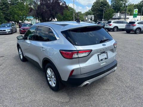 2020 Ford Escape SE