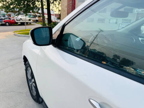 2017 Nissan Pathfinder SV