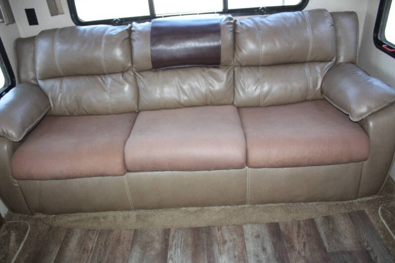 2016 Forest River Cardinal 325RL