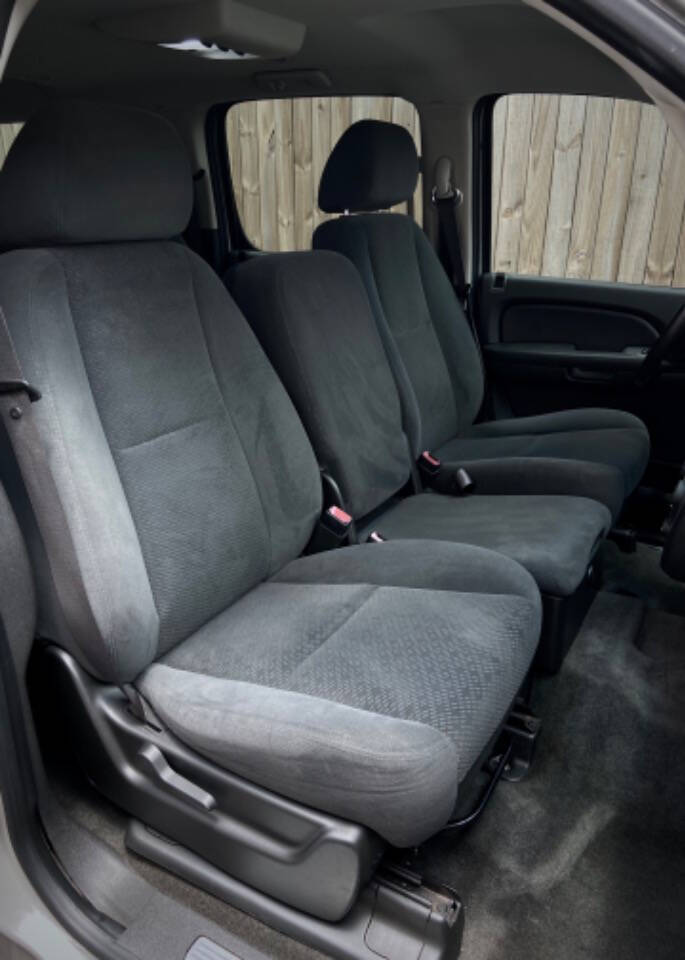 2008 Chevrolet Suburban 28