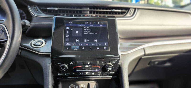 2022 Jeep Grand Cherokee L Laredo