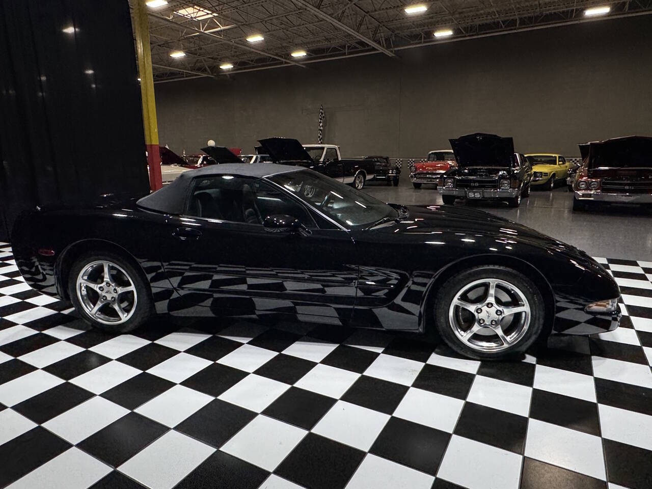 2004 Chevrolet Corvette 16