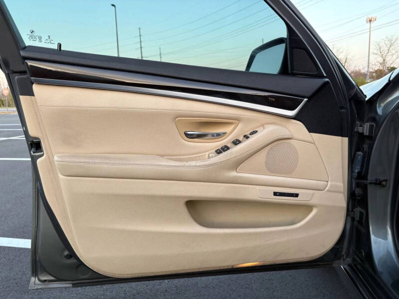 2015 BMW 5 Series 528i