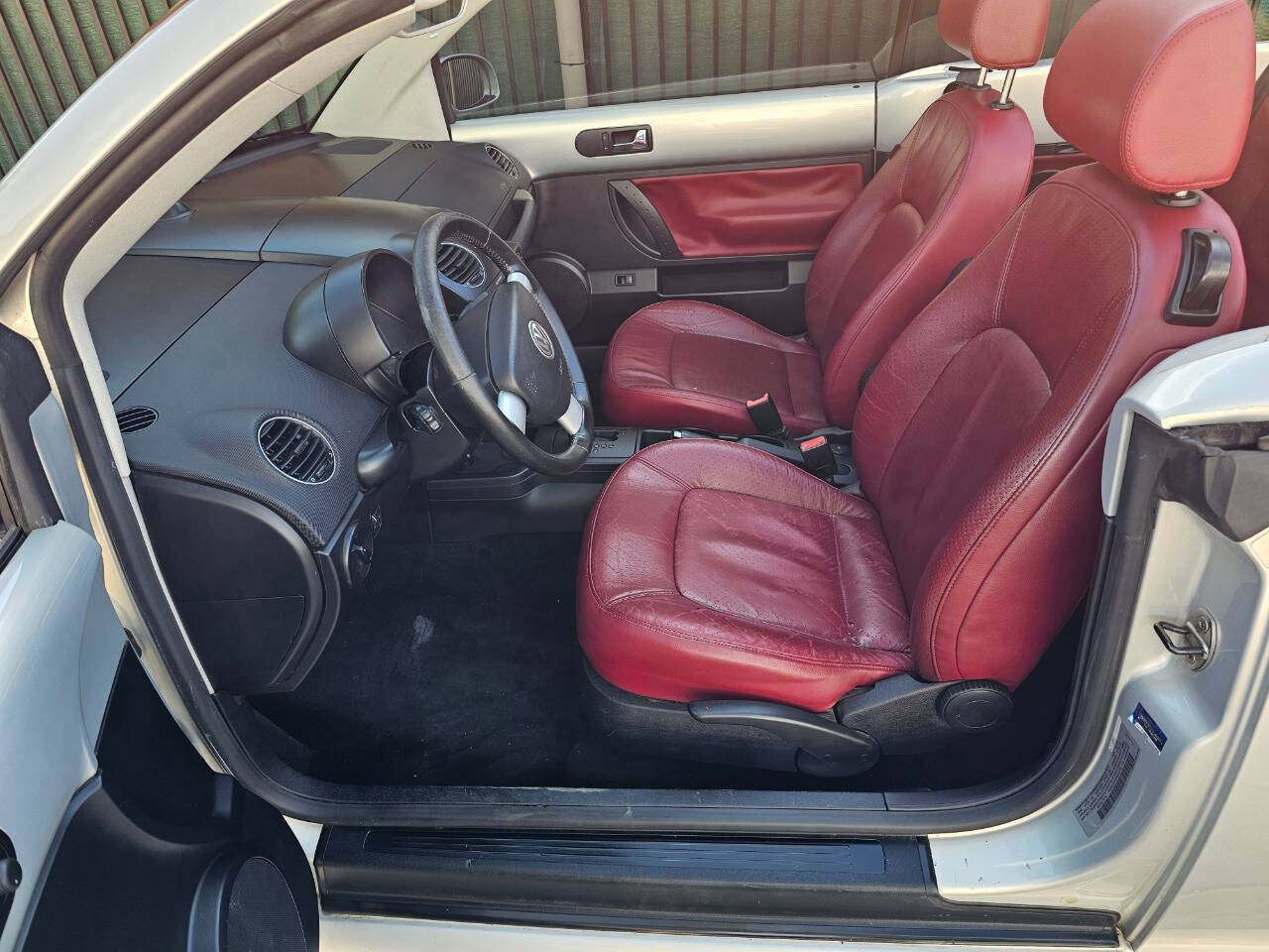 2009 Volkswagen New Beetle Convertible 21