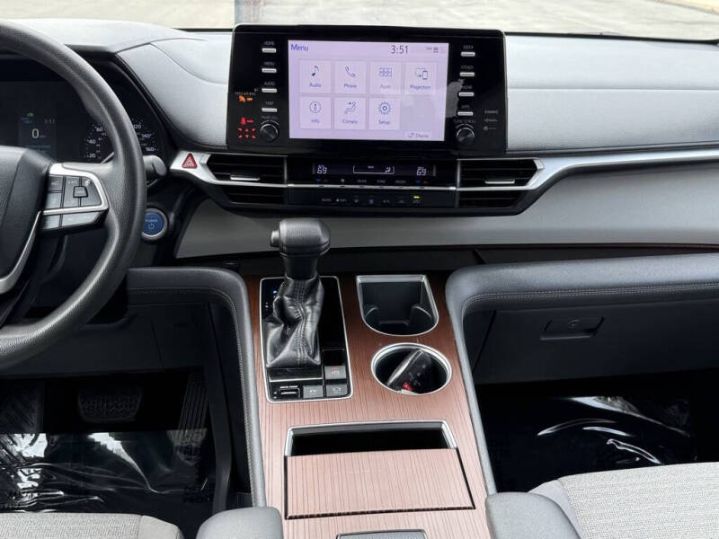 2021 Toyota Sienna LE 8-Passenger