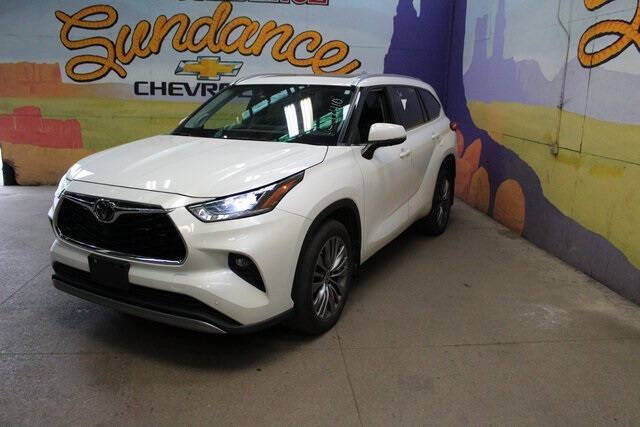 Used 2020 Toyota Highlander Platinum with VIN 5TDFZRBH7LS018410 for sale in Grand Ledge, MI