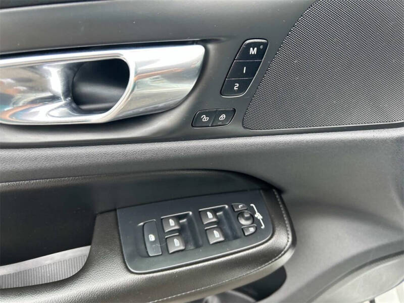 2022 Volvo S60 B5 Momentum