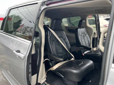 2017 Chrysler Pacifica Touring-L Plus