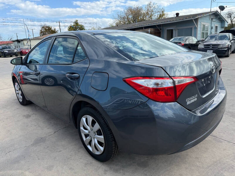 2015 Toyota Corolla LE photo 3