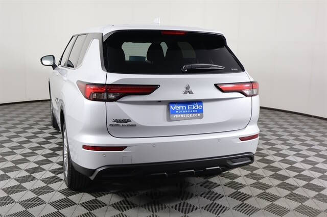 2024 Mitsubishi Outlander ES