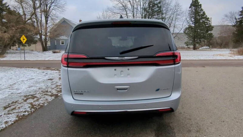 2023 Chrysler Pacifica Plug-In Hybrid Touring L