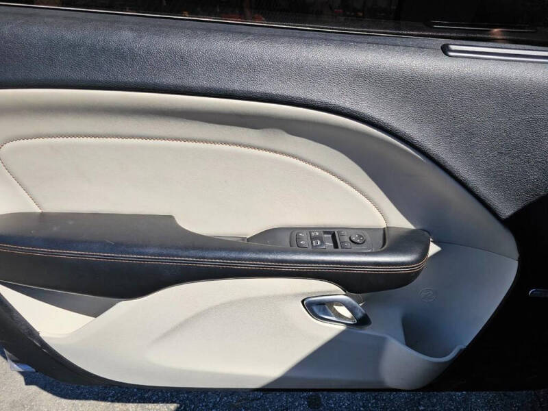 2015 Dodge Challenger SXT Plus