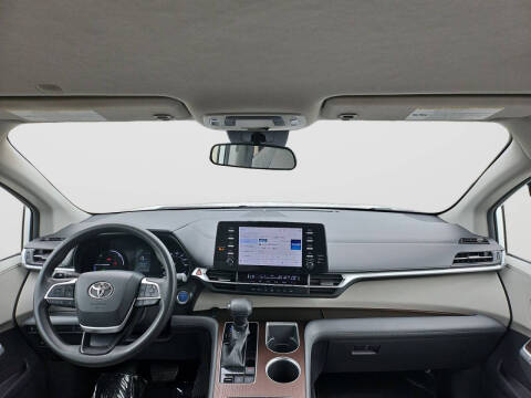 2021 Toyota Sienna LE 8-Passenger