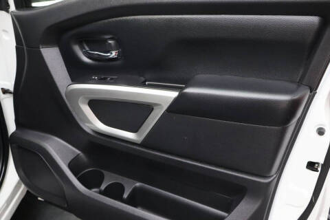 2022 Nissan Titan SV