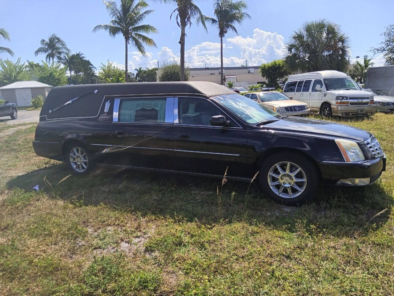 2011 Cadillac DTS Pro Sedan - $29,500