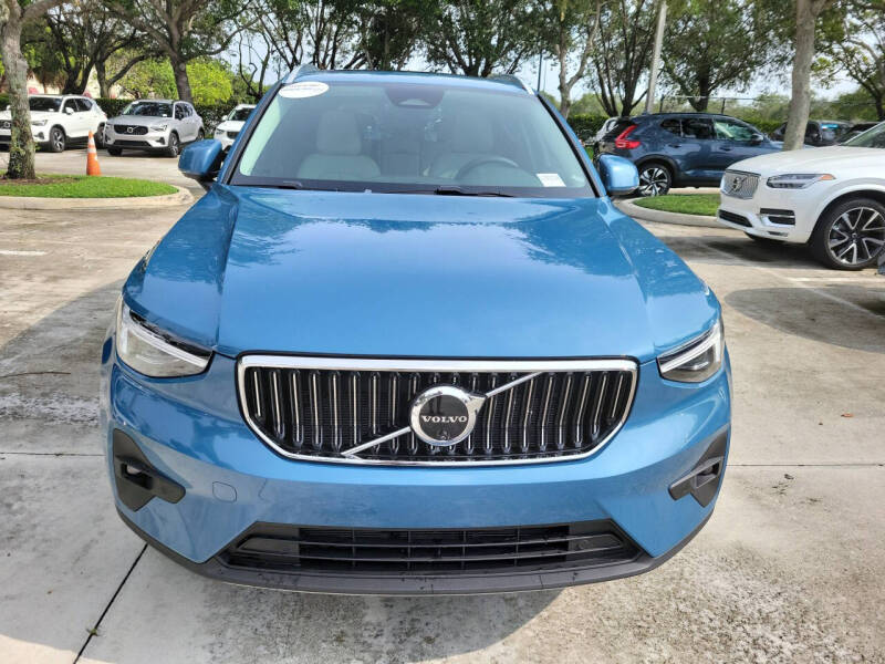 2024 Volvo XC40 B5 Ultimate Bright Theme