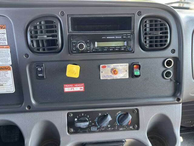 2017 Freightliner M2 106