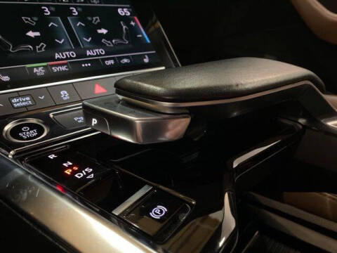 2022 Audi e-tron quattro Premium