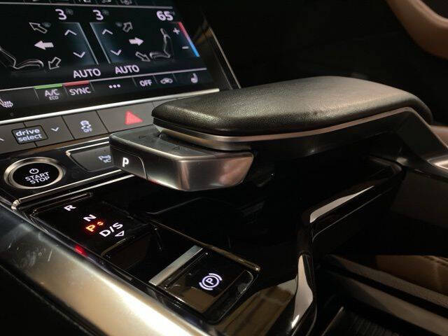 2022 Audi e-tron quattro Premium