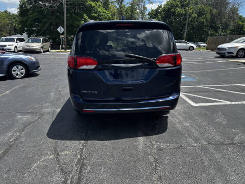2017 Chrysler Pacifica Touring-L