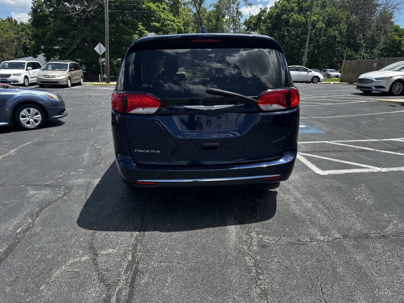 2017 Chrysler Pacifica Touring-L