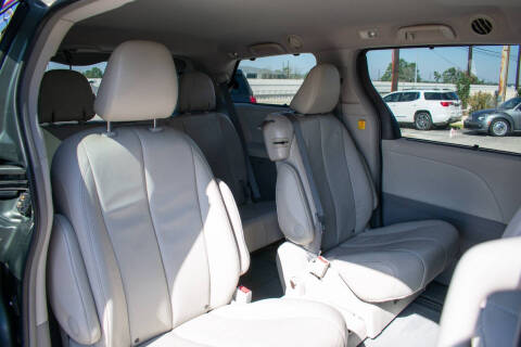 2013 Toyota Sienna XLE 8-Passenger