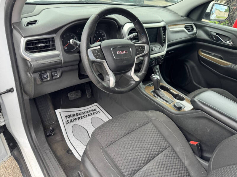 2017 GMC Acadia SLE-2