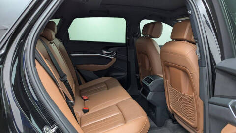 2022 Audi e-tron quattro Premium