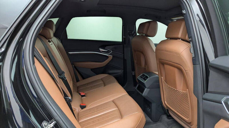 2022 Audi e-tron quattro Premium