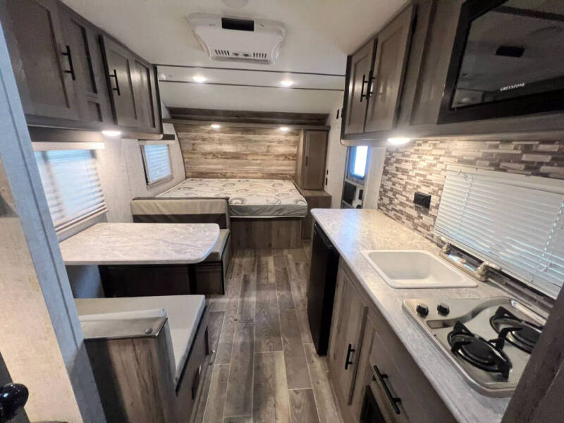 2021 Gulfstream Enlighten Super Lite