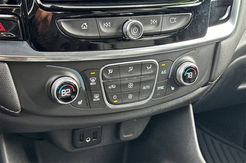 2022 Chevrolet Traverse LT Leather