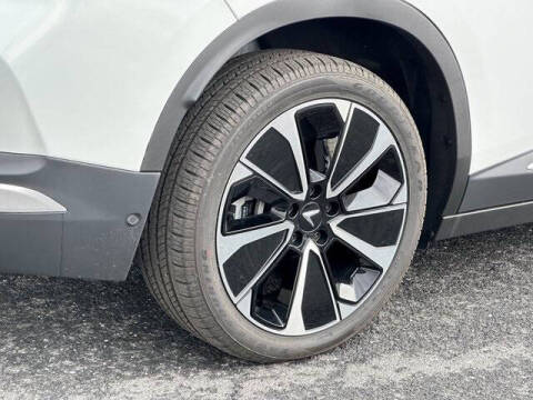 2025 VinFast VF8 Plus