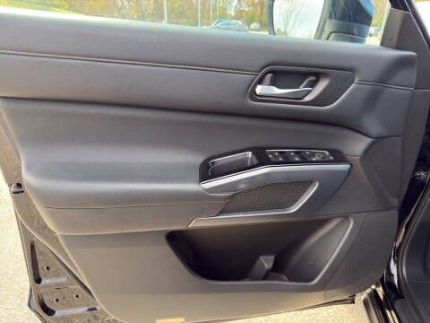 2022 Nissan Pathfinder SL