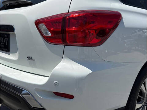 2020 Nissan Pathfinder SL