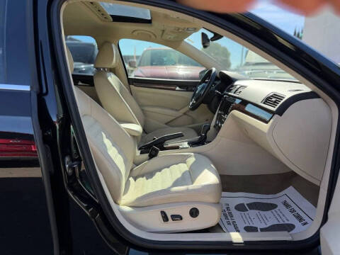 2012 Volkswagen Passat SEL Premium PZEV