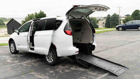 2022 Chrysler Voyager LX