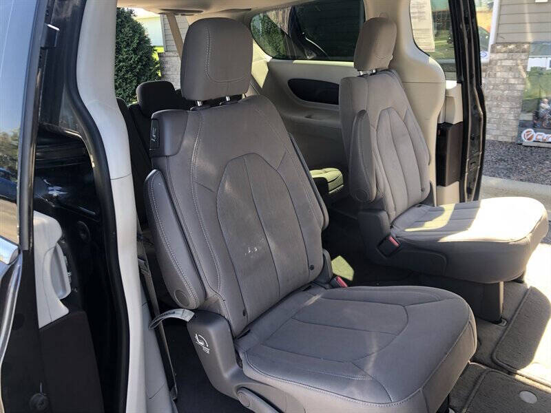 2021 Chrysler Voyager LX