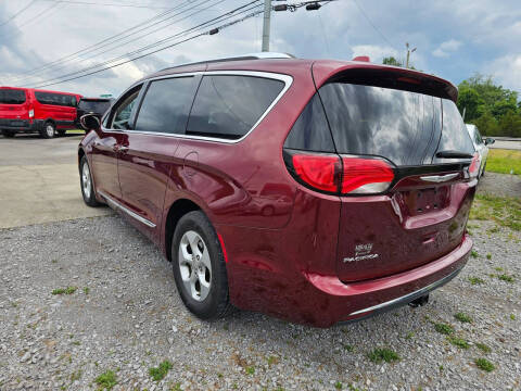 2017 Chrysler Pacifica Touring-L Plus