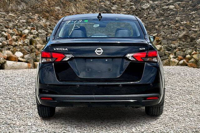 2021 Nissan Versa SR