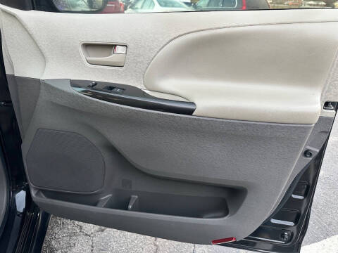 2014 Toyota Sienna L 7-Passenger
