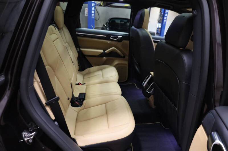 2014 Porsche Cayenne Platinum