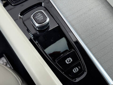 2025 Volvo XC60 T8 Plus Dark Theme