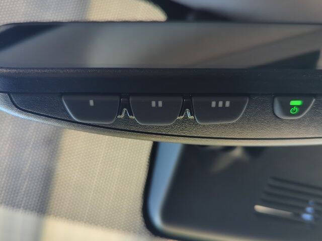 2022 Honda Pilot Touring w/Rear Captain's Chairs