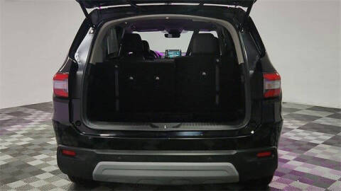 2024 Honda Pilot EX-L w/Rear Captain's Chairs