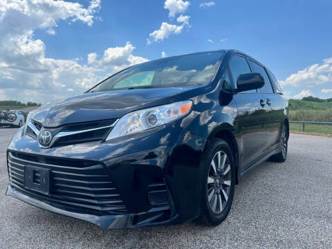 2018 Toyota Sienna for sale at Cartex Auto in Houston TX