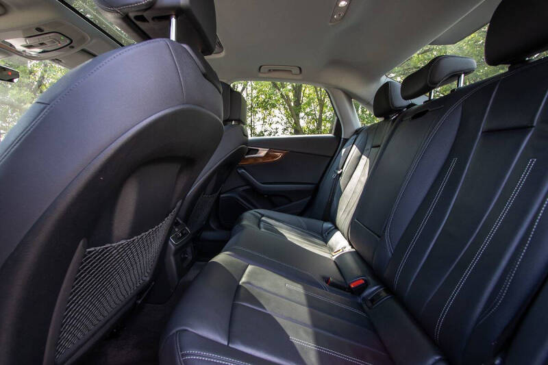 2023 Audi A4 quattro Premium 40 TFSI