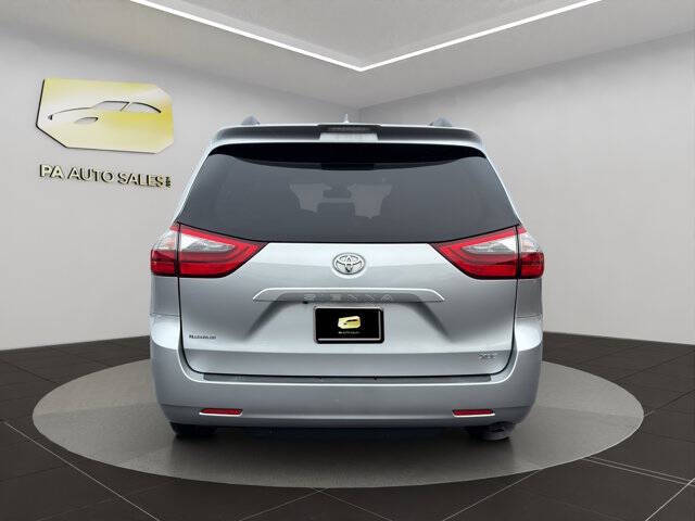 2020 Toyota Sienna XLE Premium 8-Passenger