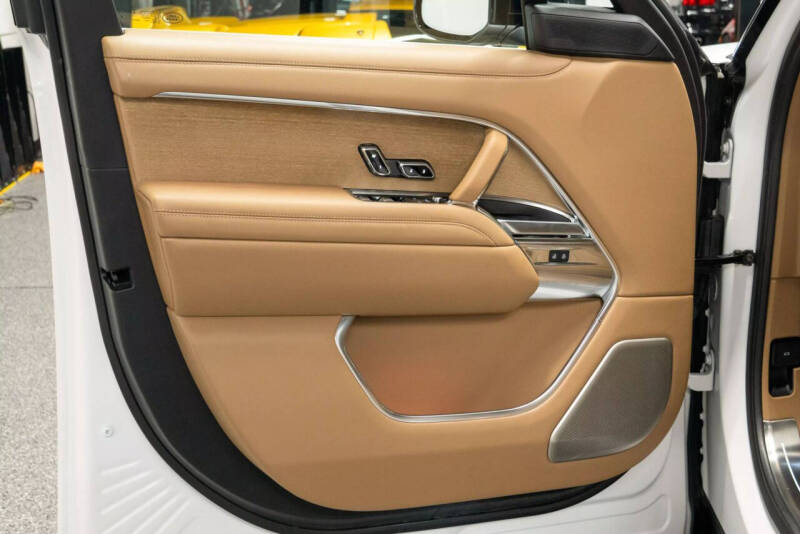 2024 Land Rover Range Rover P615 SV LWB